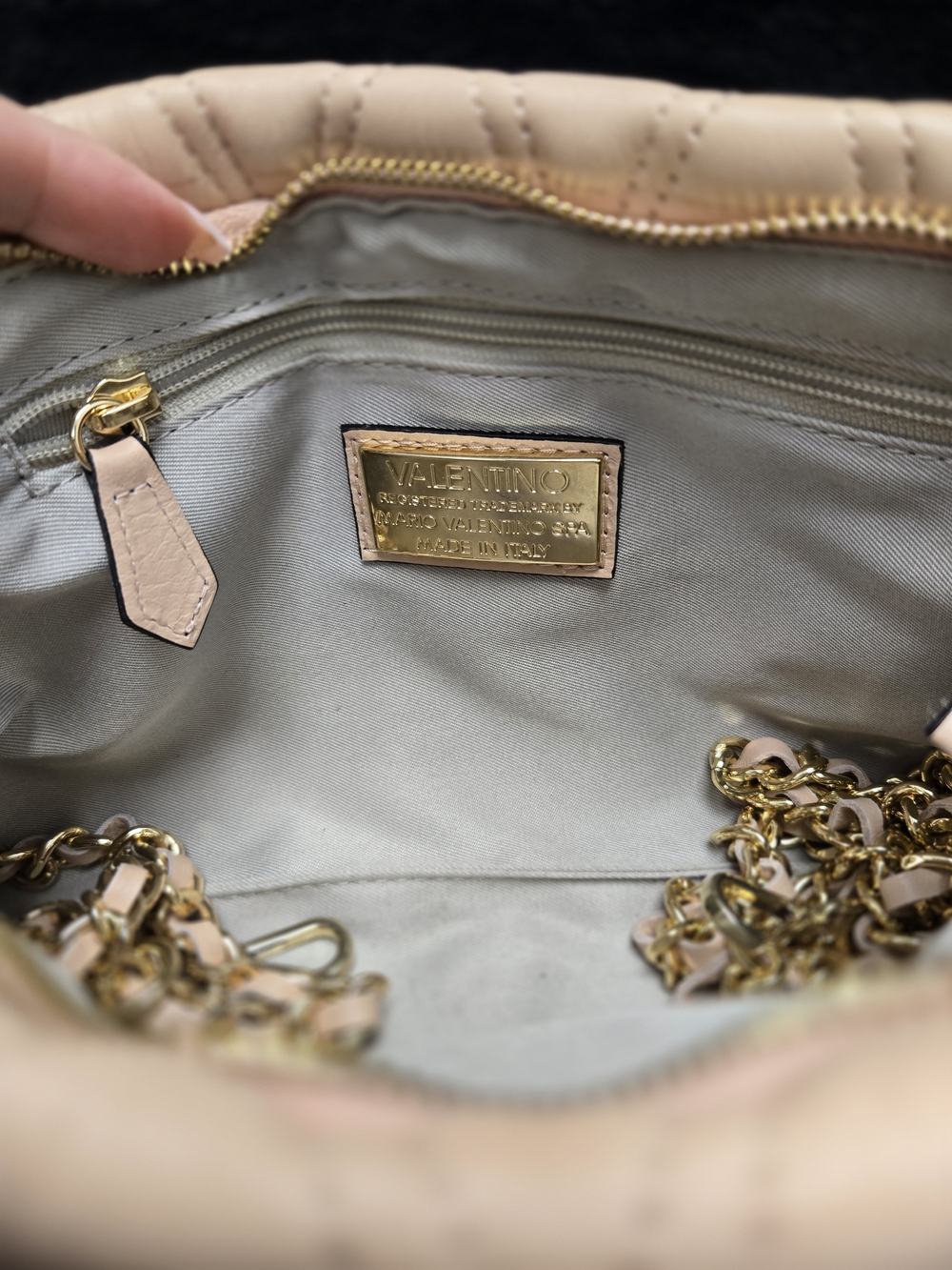Valentino Quilted V-Logo Shoulder Bag in Cream - Picture 3 of 5